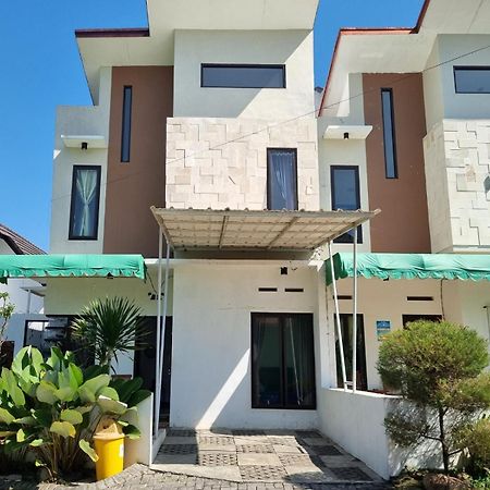 Villa Estetik Di マラン エクステリア 写真